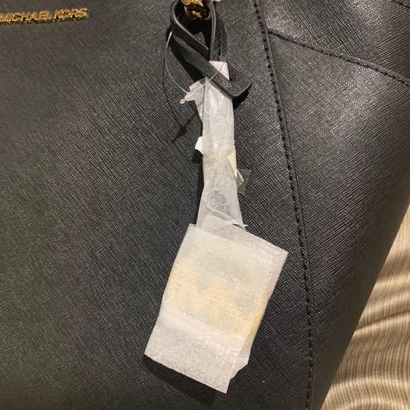 Michael Kors Chain Jet Set Tote Bag - Picture 4 of 9